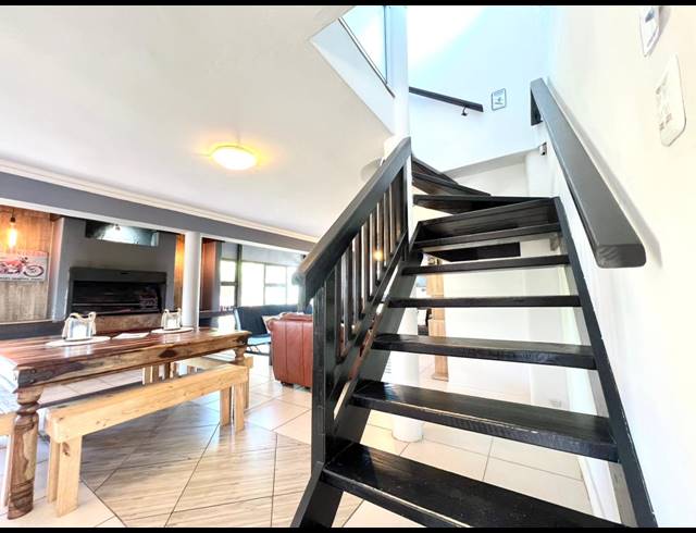 5 BEDROOM HOUSE FOR SALE IN PARADISE BEACH